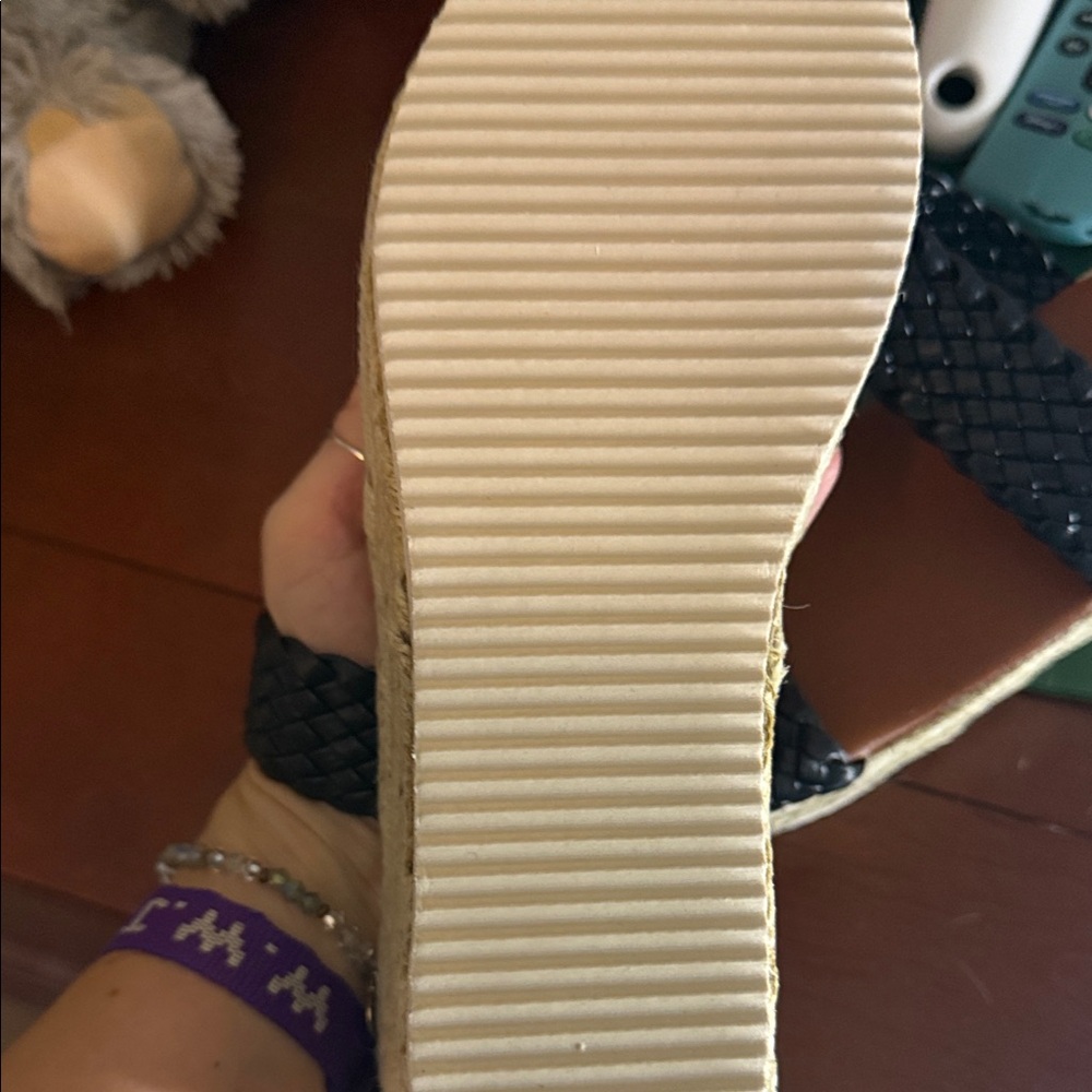 Chic Black Woven Espadrille Sandals - Picture 2 of 5